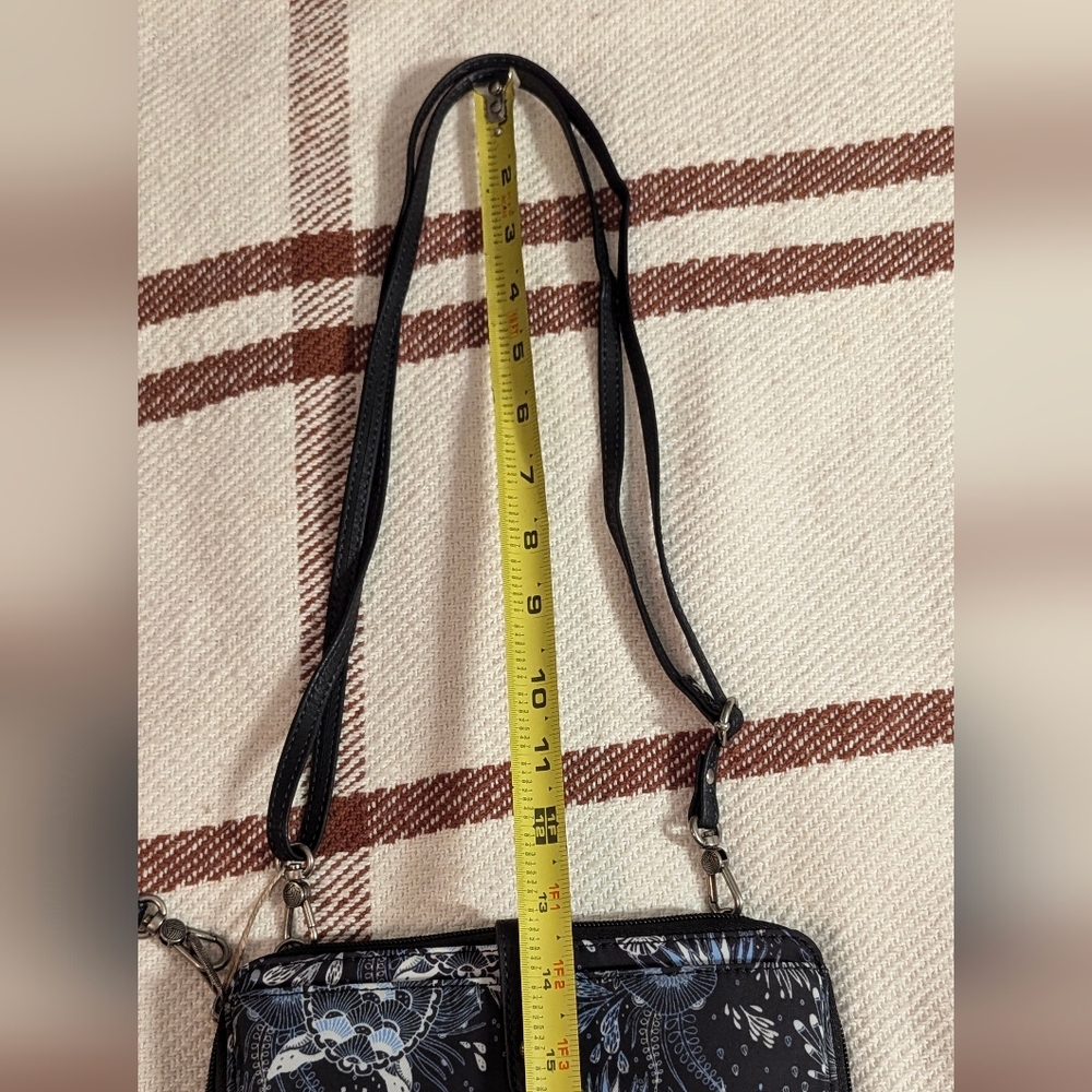 NWOT wristlet with cross body detachable strap - Picture 11 of 14